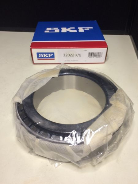 New Genuine SKF 32022 XQ Metric Taper Roller Bearing **Free Expedited Shipping*